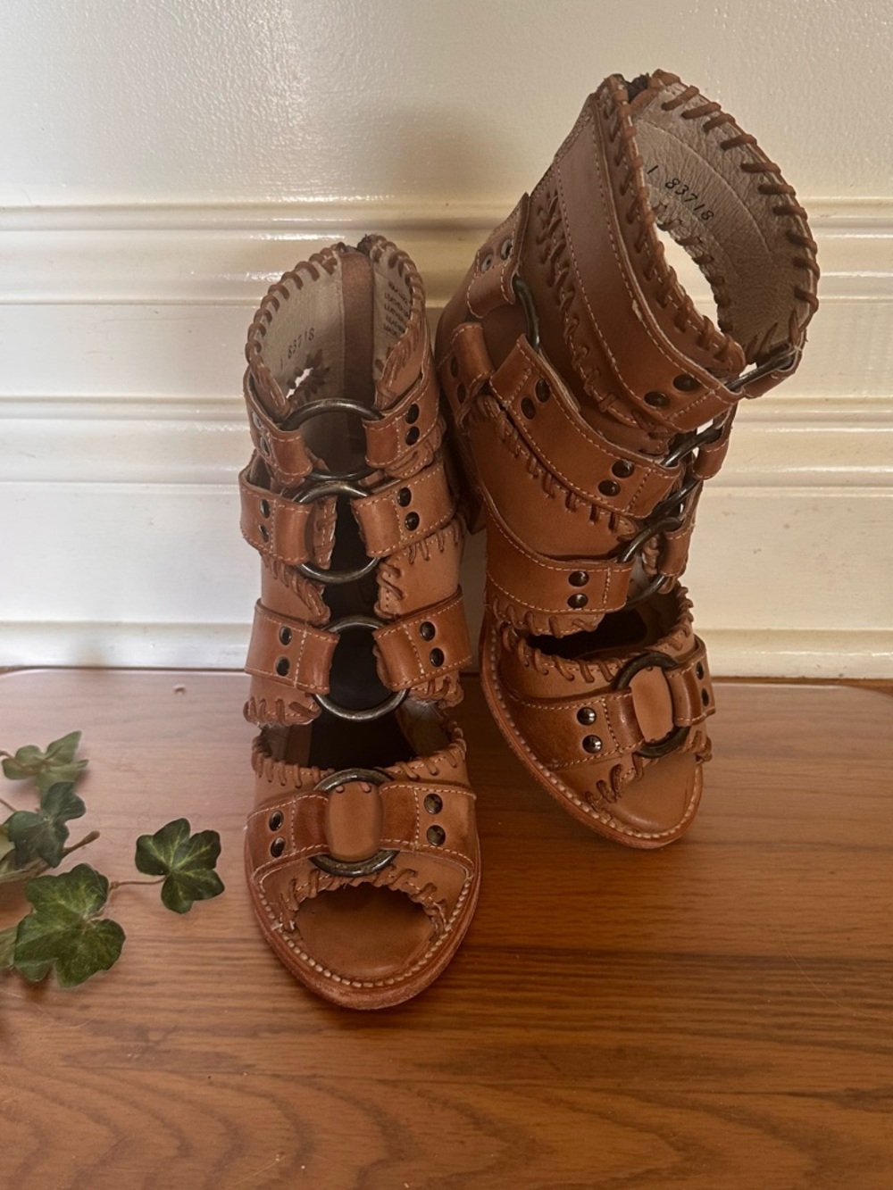 Freebird RAPTURE strappy sandals, tan leather with accents. Size 6